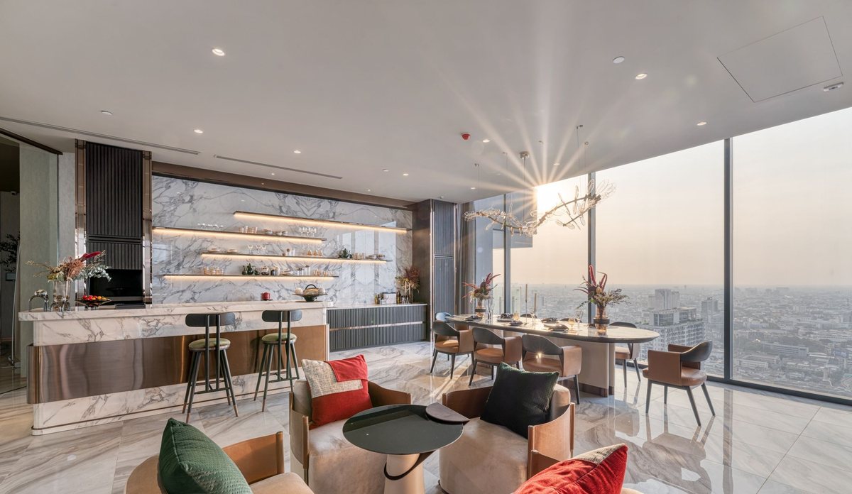 Lounge with panoramic windows